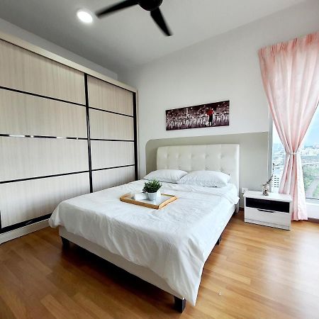 Appartamento Residensi Flora Seri Kembangan Esterno foto