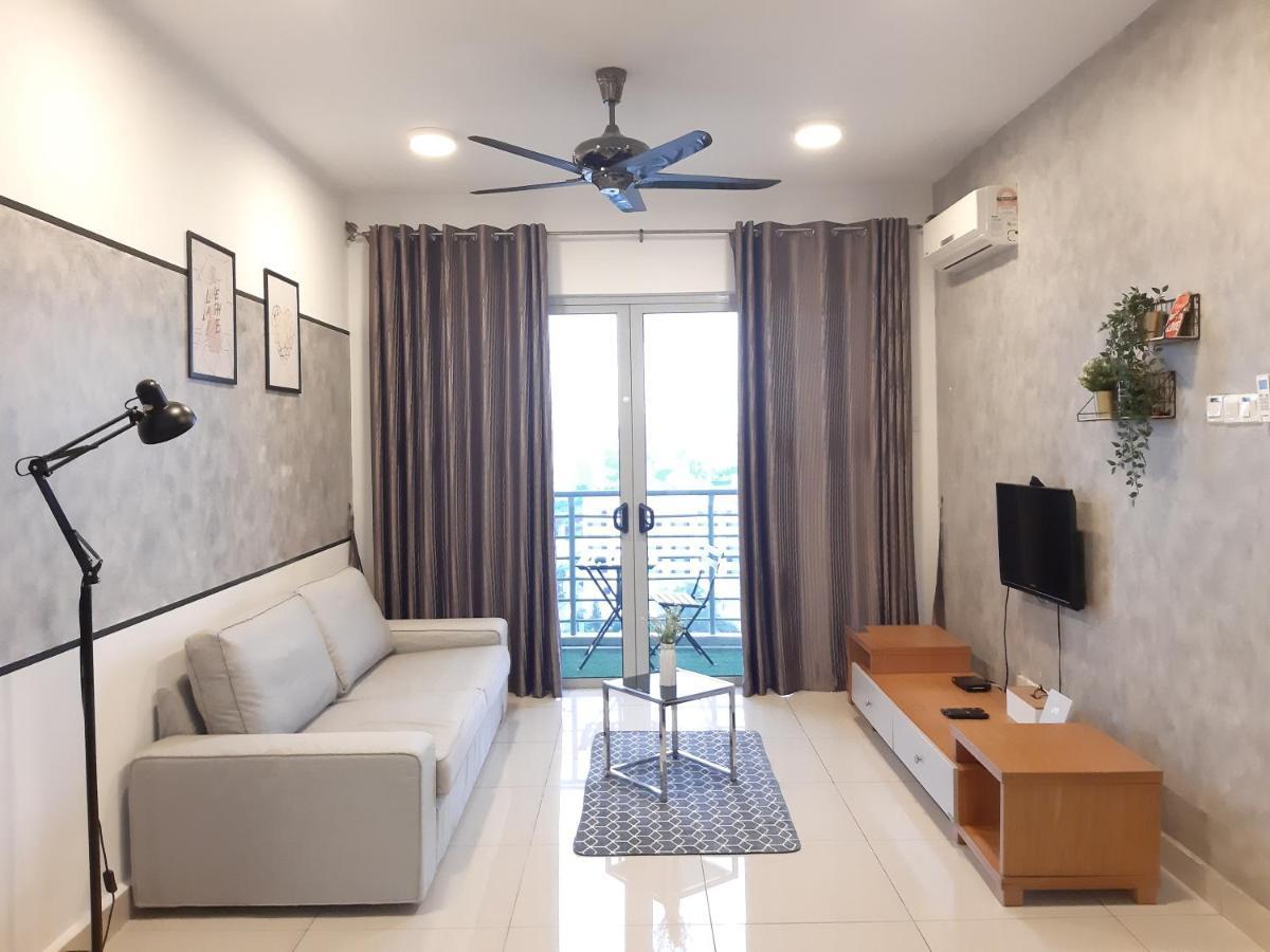 Appartamento Residensi Flora Seri Kembangan Esterno foto