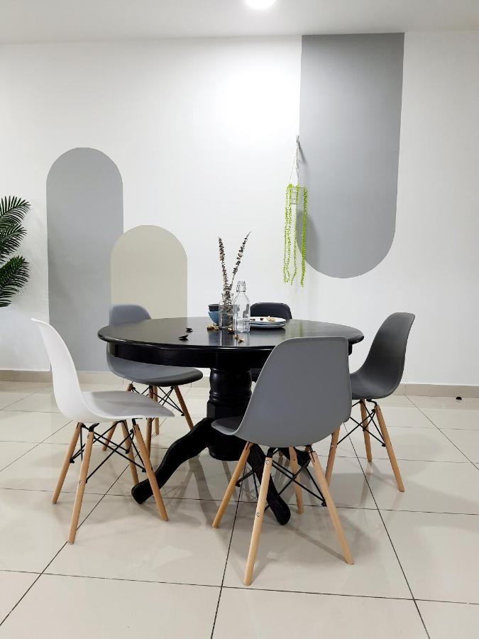 Appartamento Residensi Flora Seri Kembangan Esterno foto