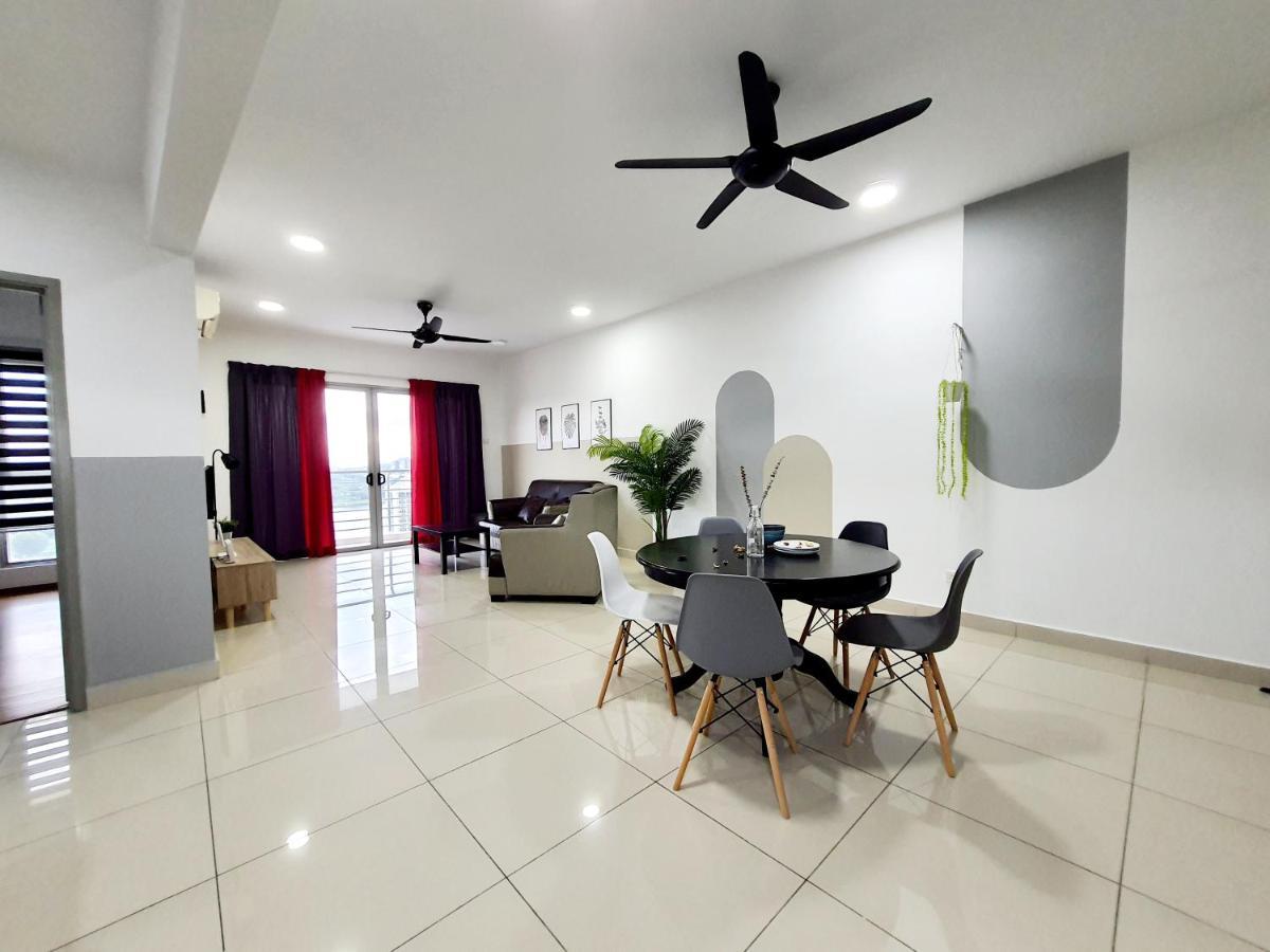 Appartamento Residensi Flora Seri Kembangan Esterno foto