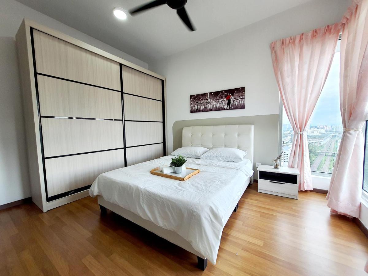 Appartamento Residensi Flora Seri Kembangan Esterno foto