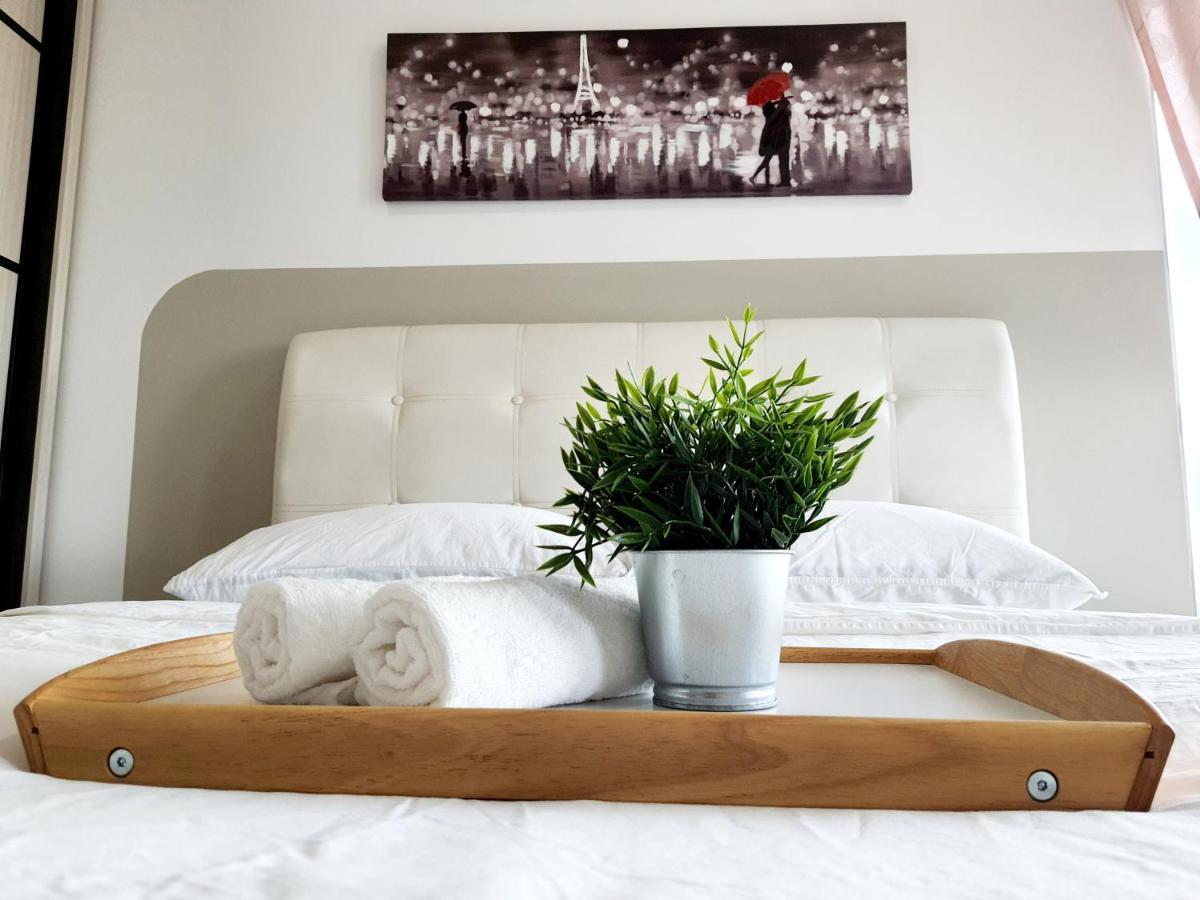 Appartamento Residensi Flora Seri Kembangan Esterno foto