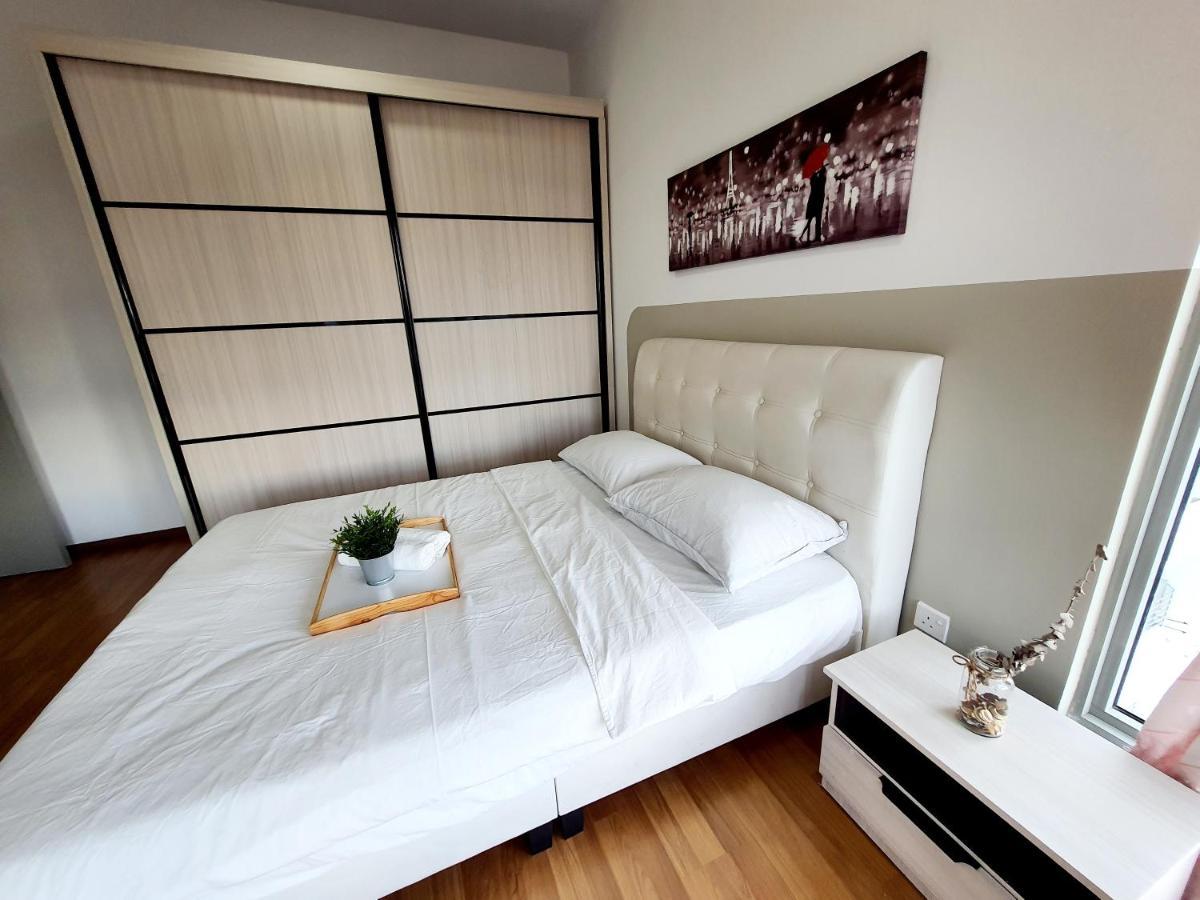 Appartamento Residensi Flora Seri Kembangan Esterno foto