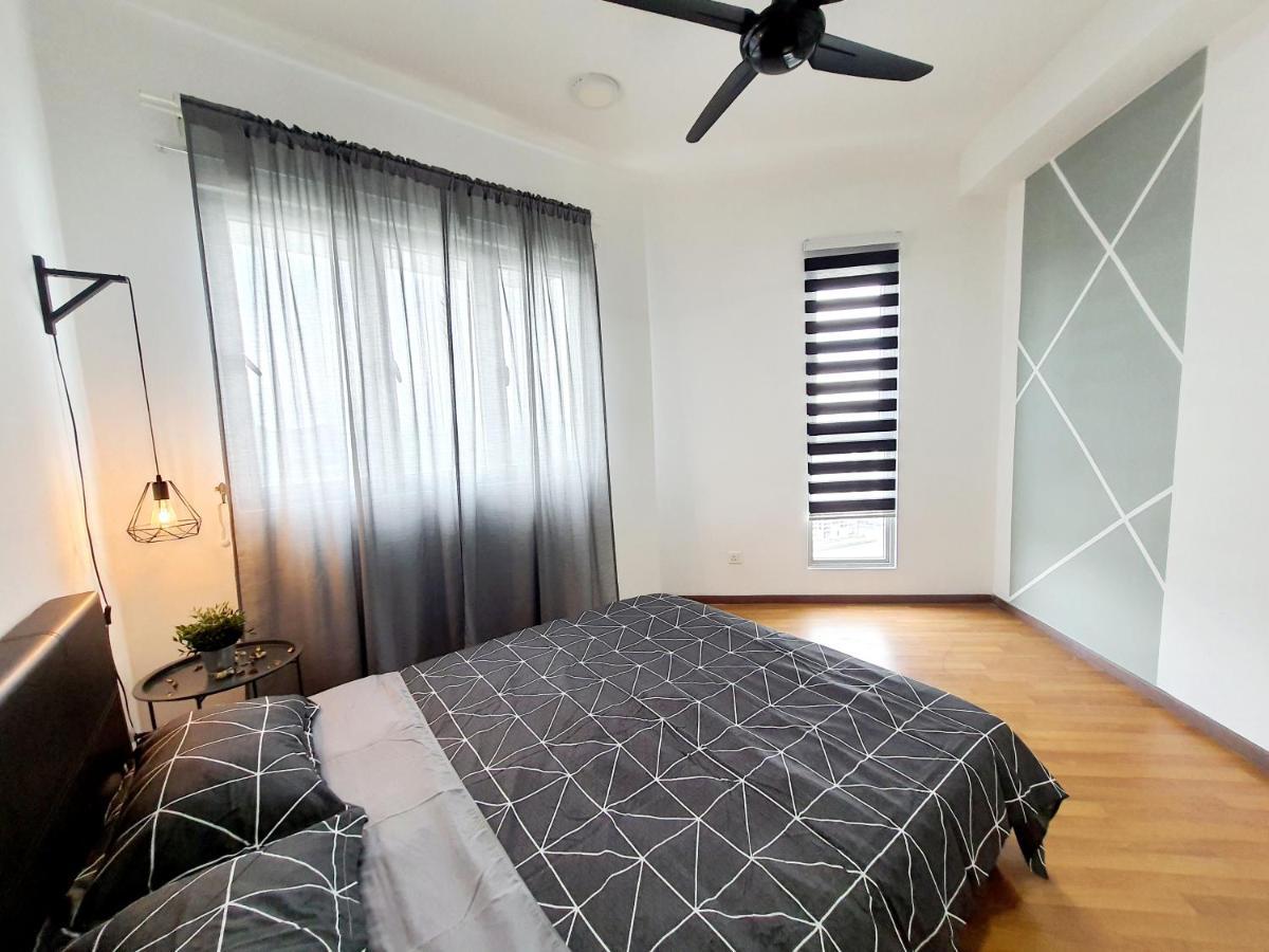 Appartamento Residensi Flora Seri Kembangan Esterno foto