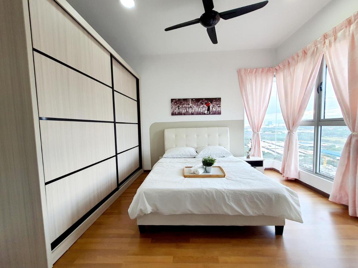 Appartamento Residensi Flora Seri Kembangan Esterno foto
