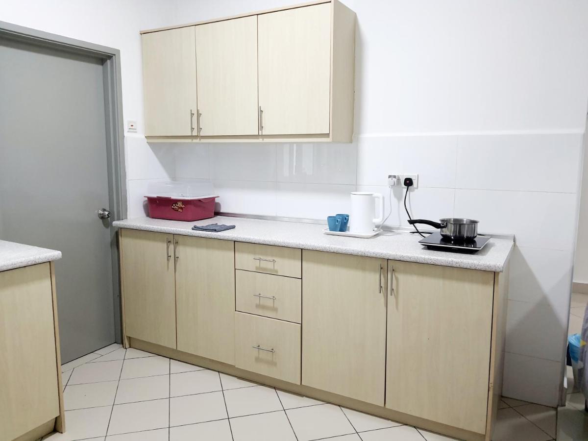 Appartamento Residensi Flora Seri Kembangan Esterno foto
