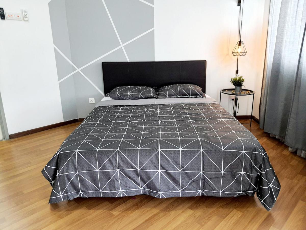 Appartamento Residensi Flora Seri Kembangan Esterno foto