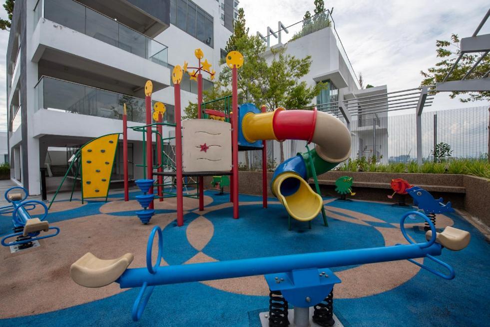 Appartamento Residensi Flora Seri Kembangan Esterno foto