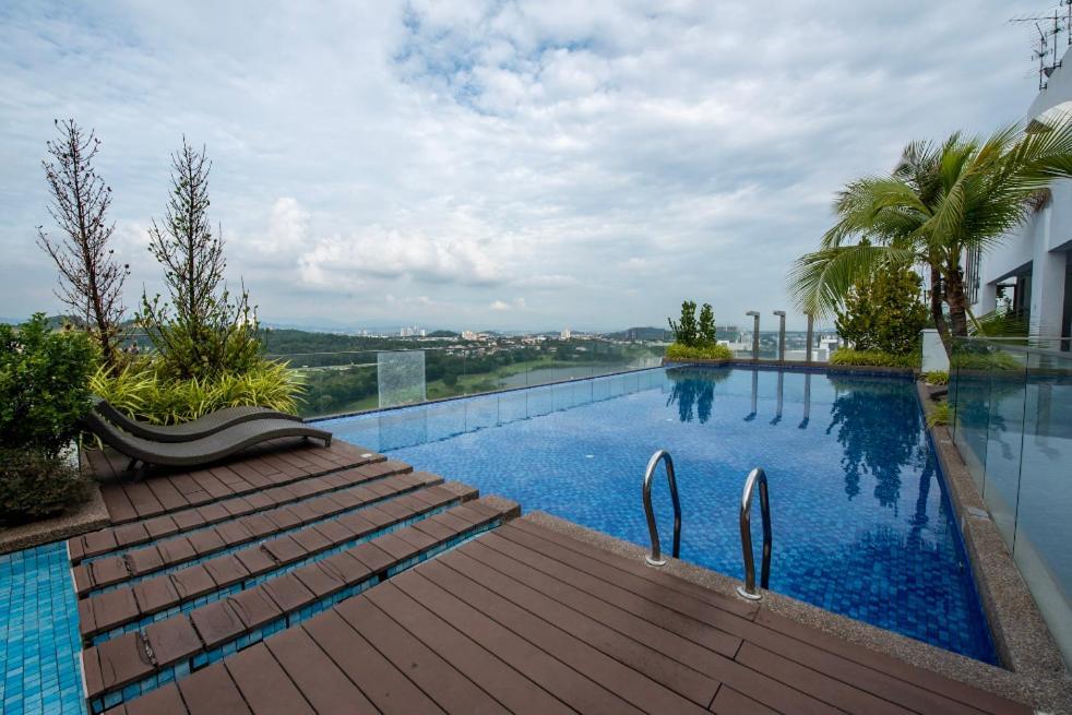 Appartamento Residensi Flora Seri Kembangan Esterno foto